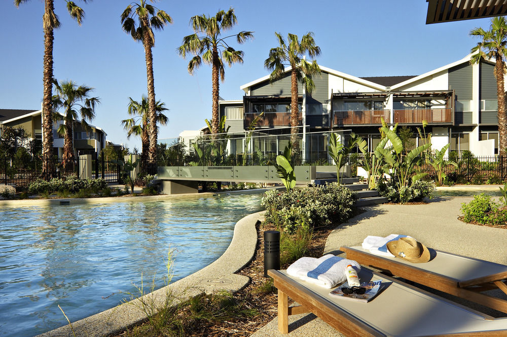 Pullman Magenta Shores Resort Entrance Exterior foto The resort's pool